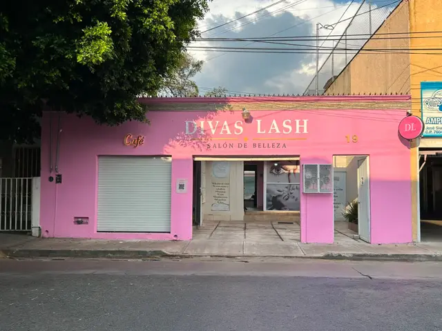 Divas Lash, fachada de sucursal